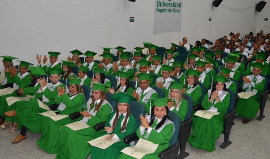 Evento de graduación de los estudiantes de la Universidad Popular del Cesar