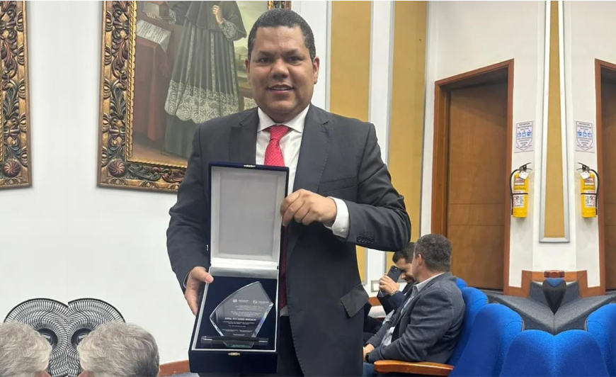 Egresado de la UPC recibió el premio Egresado Distinguido en el Sector Público de ASCOLFA