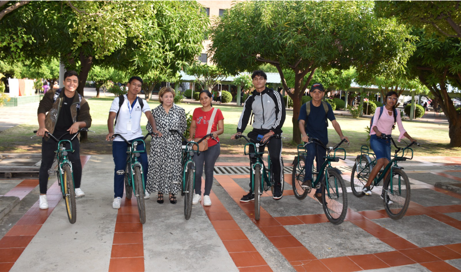 UPC entregó bicicletas a estudiantes que no tienen como transportarse