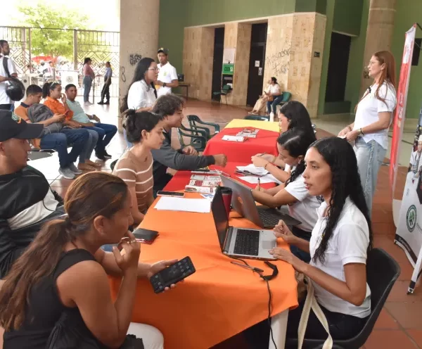 La Universidad Popular del Cesar y Comfacesar realizaron feria de empleabilidad para Egresados