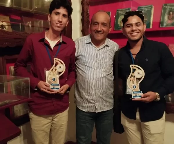 Talento universitario upecista se destaca en festival de cuento y poesía