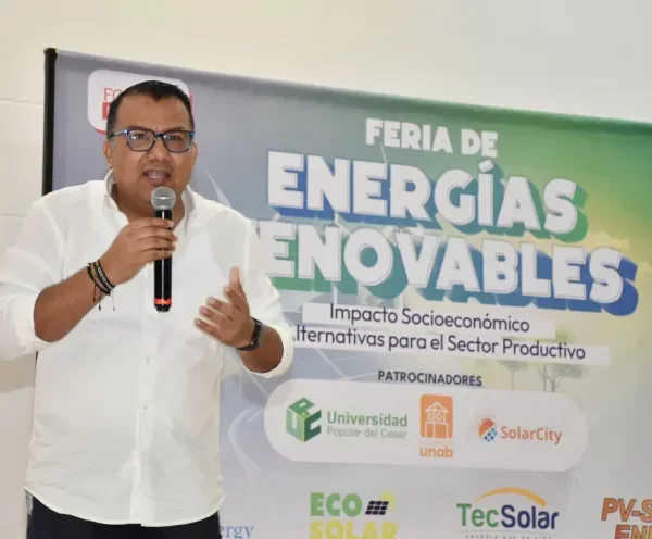 “Gracias a la formación que me brindó la UPC, hoy lidero espacios como estos”, egresado Jaider Daza, durante su ponencia en la Feria de Energías Renovables