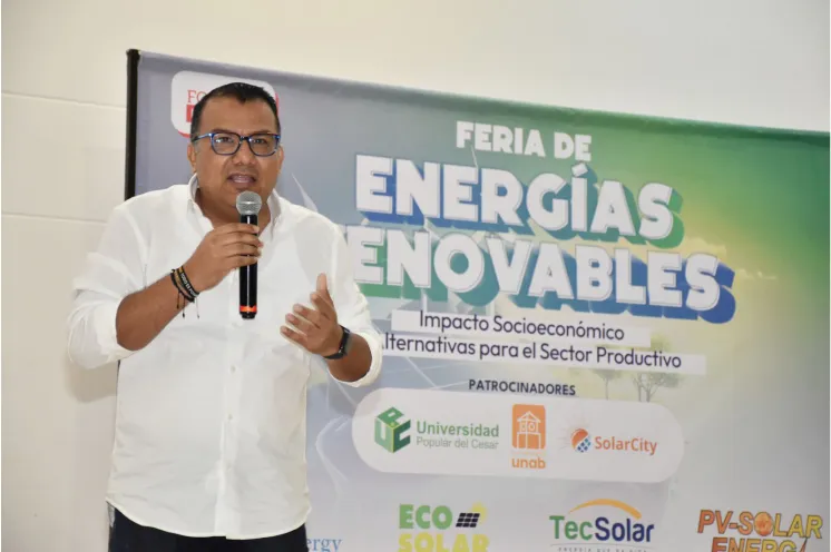 “Gracias a la formación que me brindó la UPC, hoy lidero espacios como estos”, egresado Jaider Daza, durante su ponencia en la Feria de Energías Renovables