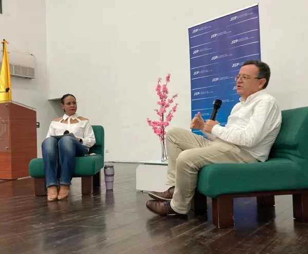 Con presencia del Presidente de la Jurisdicción Especial para la Paz, Alejandro Ramelli, se realizó la Cátedra de Justicia Transicional