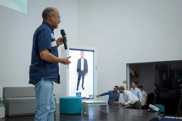 Con la experiencia por primera vez de โProfesor Hologramaโ vivimos el 4to Encuentro e Inducciรณn de Profesores 2025-2 โHorizonte de la Educaciรณn 5.0โ