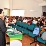 Estudiantes de Comercio Internacional se convierten en padrinos del inglés