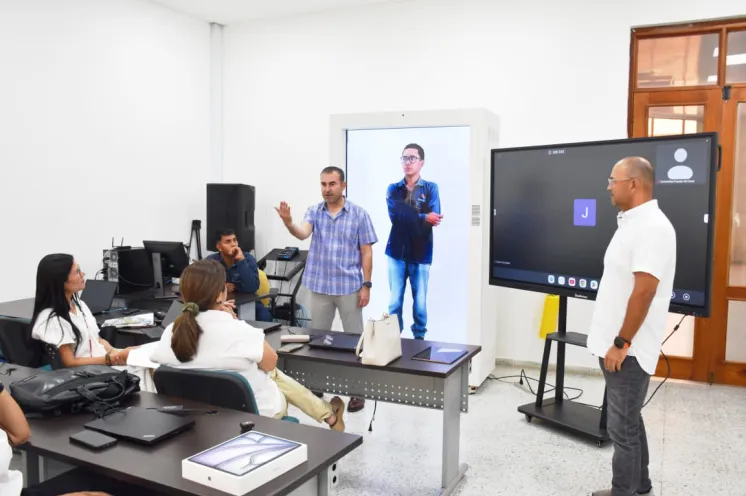 UPC capacita a docentes y funcionarios en manejo de herramienta tecnológica de Telepresencia Holográfica, adquirida por la institución