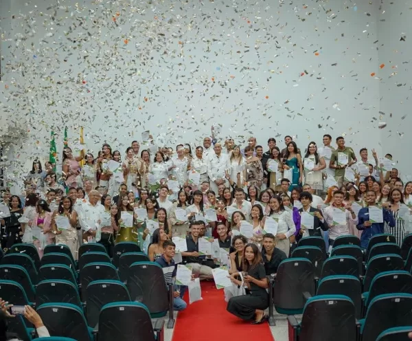 La Universidad Popular del Cesar reconoció a sus estudiantes más destacados en la Noche de los Mejores