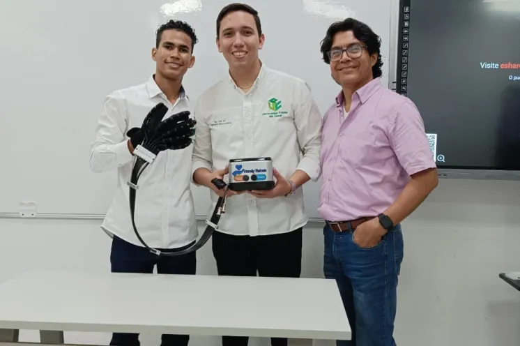 Docente de la UPC desarrollรณ guante electromecรกnico para la rehabilitaciรณn de lesiones en la mano