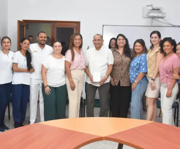 Facultad de Salud reconoce la trayectoria del rector Rober Romero Ramírez