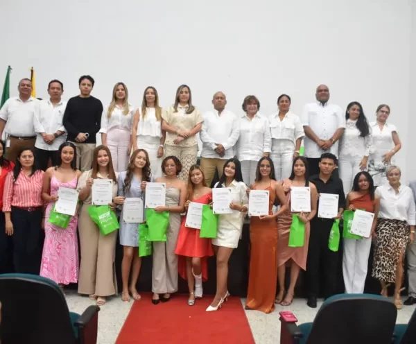 La Noche de los Mejores 2025-2 exaltó la excelencia académica de 122 estudiantes upecistas