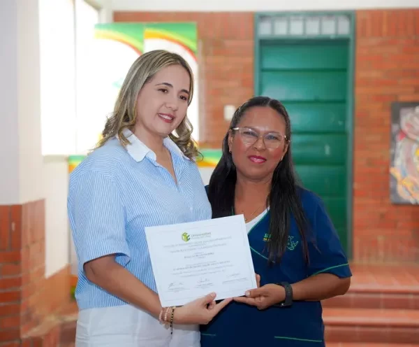 27 mujeres de Servicios Generales reciben certificaciรณn en elaboraciรณn de productos de aseo y belleza