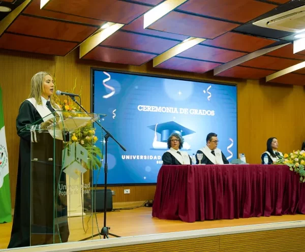 Mรกs de 800 nuevos profesionales y especialistas recibieron grado en la UPC