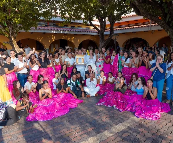 Entre mรบsica, danza y tradiciรณn, la Facultad de Bellas Artes celebra sus 24 aรฑos