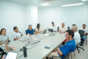 Pares académicos destacan fortalezas de Ingeniería Agroindustrial durante visita de…